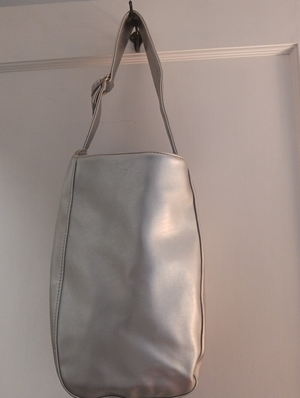 Neiman Marcus Metallic Silver Women’s Shoulder Bag